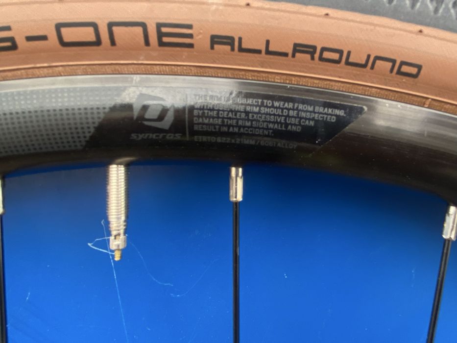 Komplet kót syncros + opony SCHWALBE G-One Allround