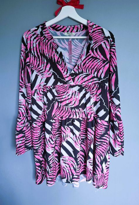 Neonowa sukienka oversize z falbankami