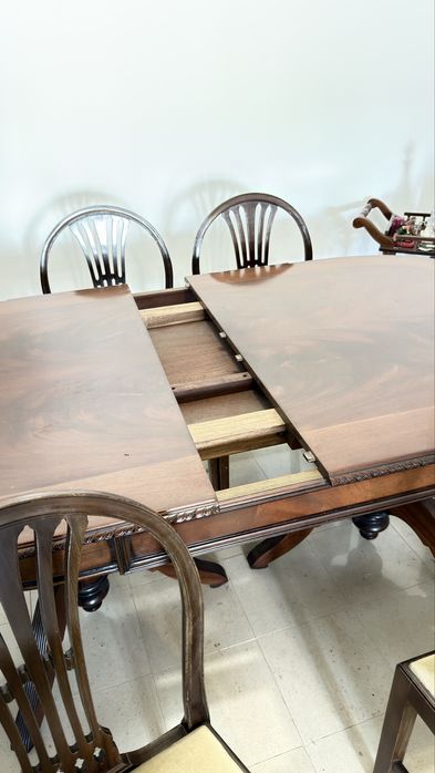 Mesa de jantar mogno