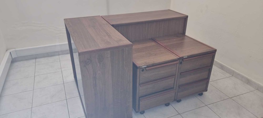 Secretária de escritório em Madeira