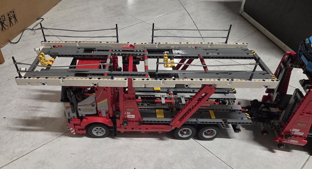 Lego Technic 42098 Camião de  Transporte de Carros