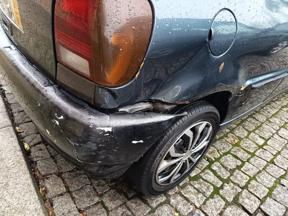 VW Polo 1999 sinistrado -Mecanica em bom estado (Ler anúncio)