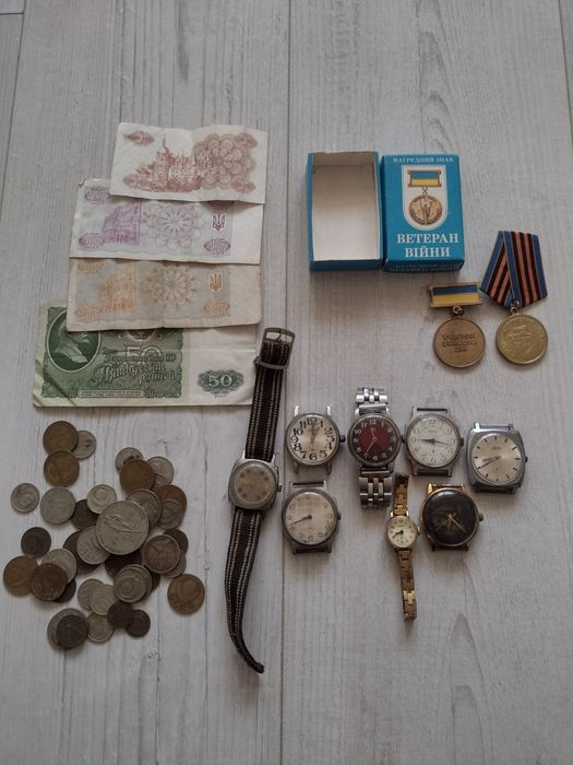 Продам наручные часы монеты СССР 50000 карбованцев медали