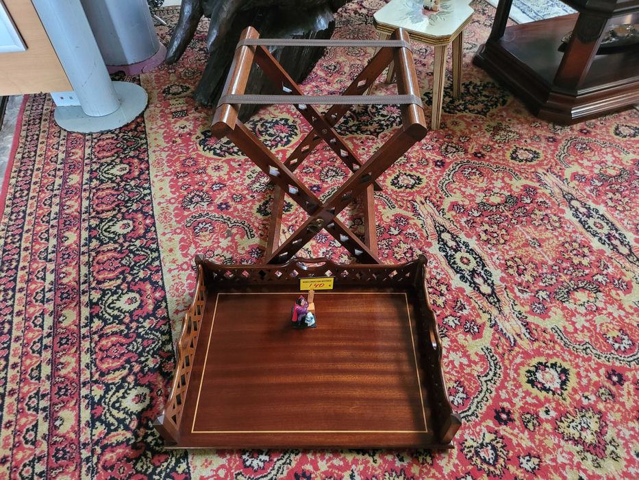 Mesa de apoio em madeira com tabuleiro amovível- ó