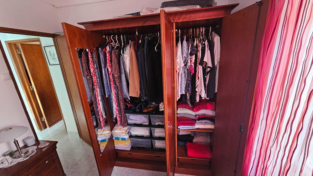 Quarto completo em excelente estado