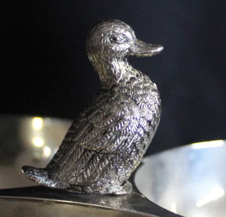 Petisqueira, metal com três compartimentos, vintage da década de 1970