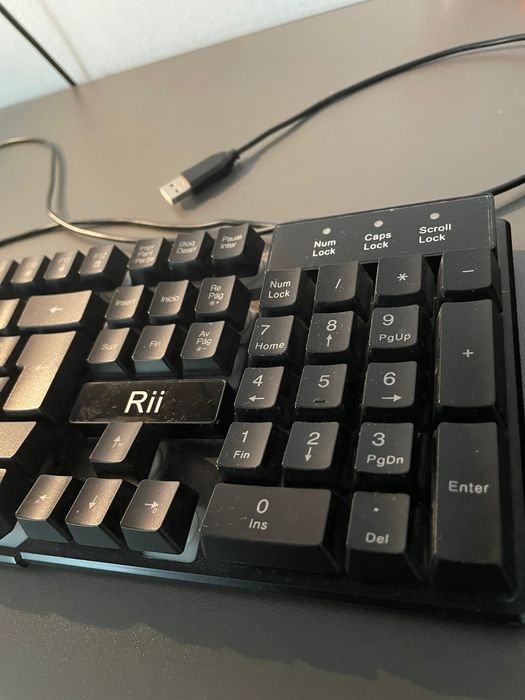 Teclado Game com luzes e tapete de rato com luz