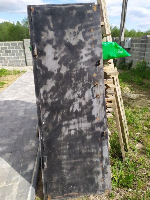 Двері  для господарського приміщення,стальні підсилені.