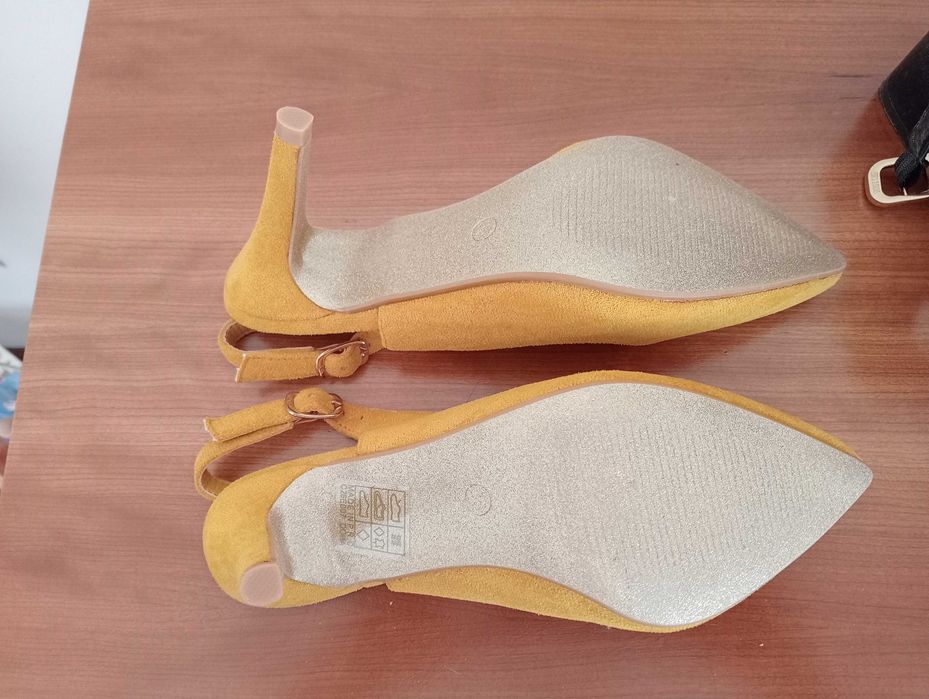 Sapatos novos Tam.36