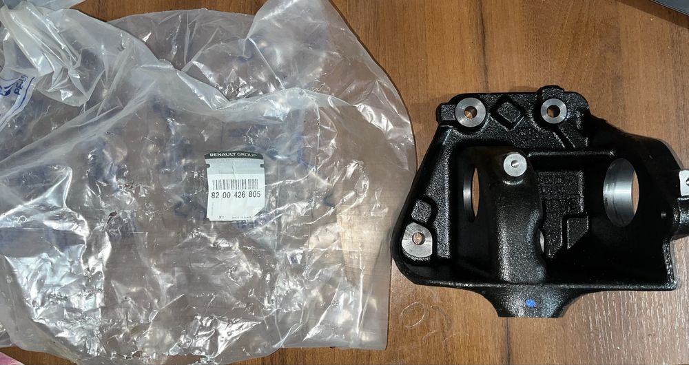 Кріплення півосі Renault Trafic 2.5 dci 07-14 Renault Іспанія