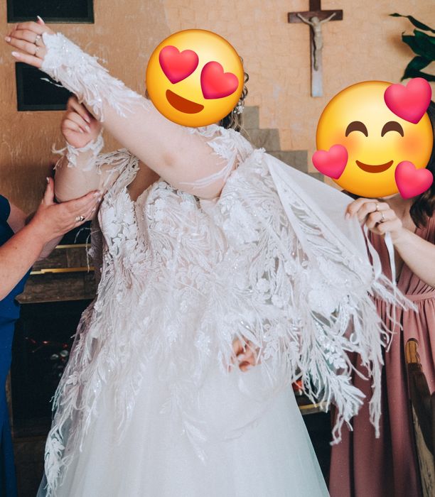 Suknia ślubna długi rękaw piórka