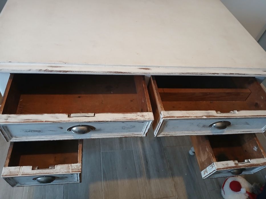 Secretária restaurada