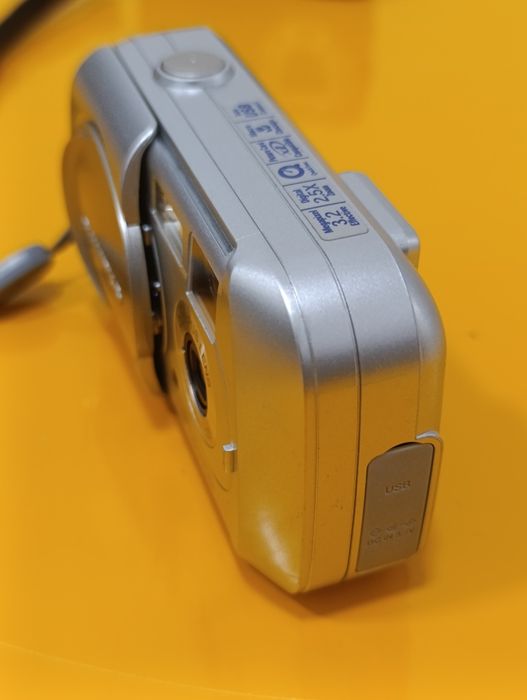 Aparat cyfrowy kompaktowy Olympus C-160, na baterie AA, retro 100% OK