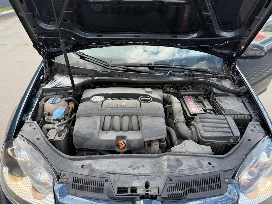 VW Golf 5. 1.6 mpi