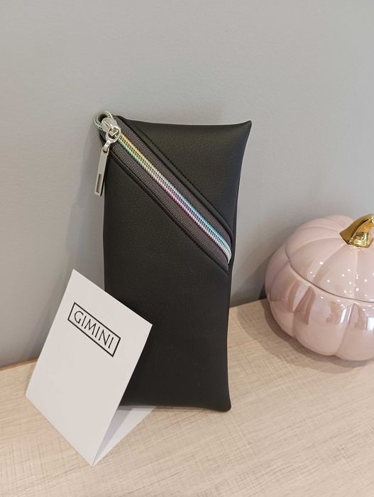 Etui /kosmetyczka / piórnik w kolorze czarnym