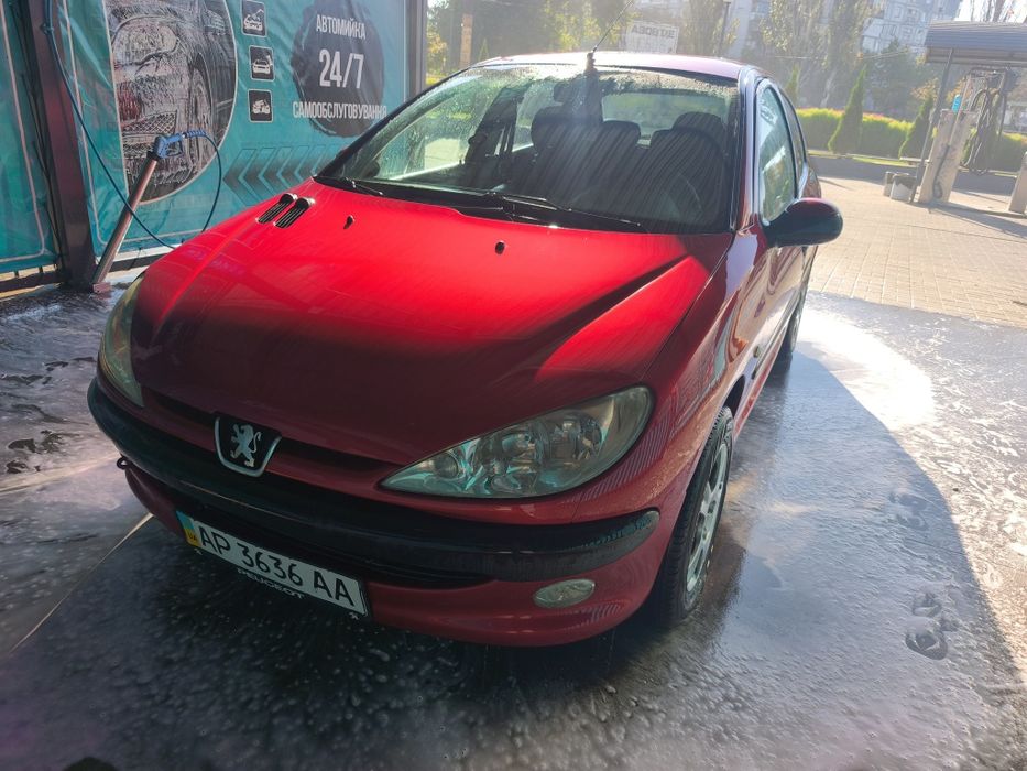 продам автомобіль Пежо 206