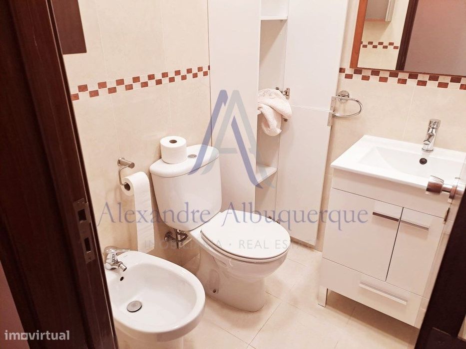 Apartamento T2 com Terraço, Arrecadação e Parqueamento | Sesimbra