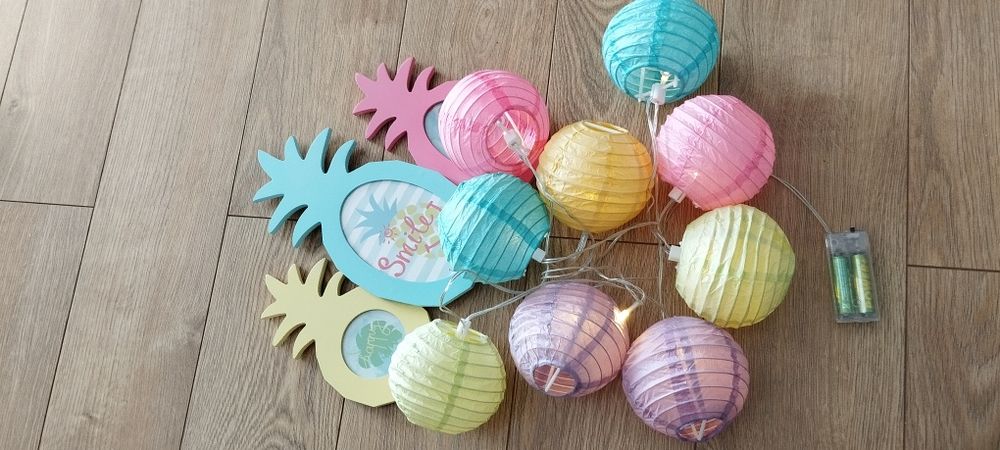 Dekoracja pokoju ramki lampka girlanda lampiony dla dziewczynki