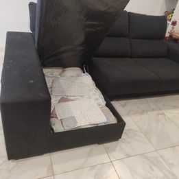 Chaise long lado direito, cor preta em bom estado