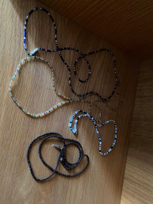 Anéis, colares, brincos e botões de punho