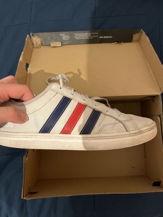 Tenis adidas - brancos