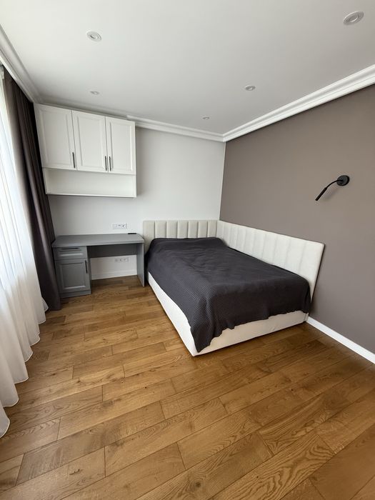 Продаж сучасного котеджу Зубра