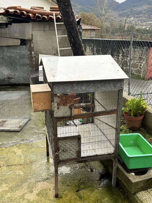 Vendo estas duas gaiolas