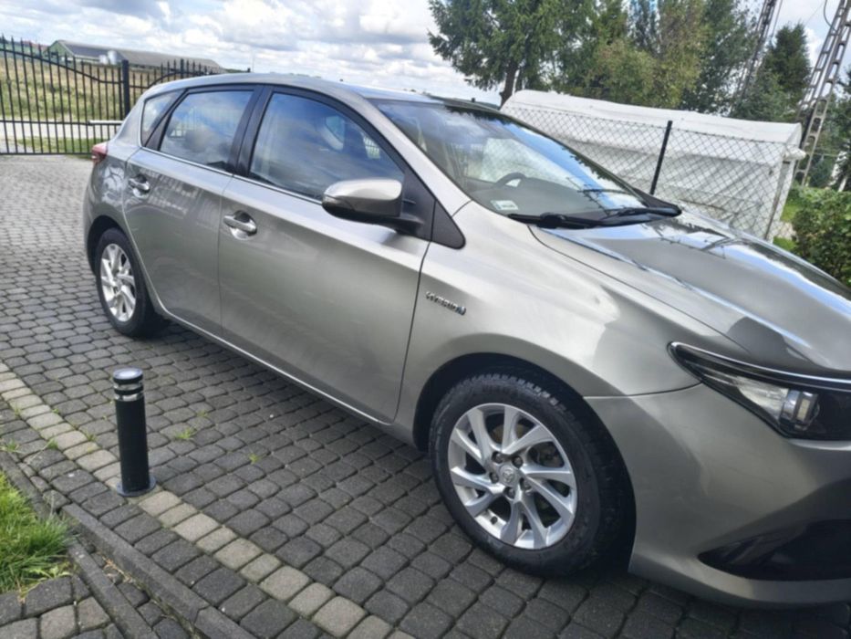 Toyota Auris 2015 r 1.8 hybryda