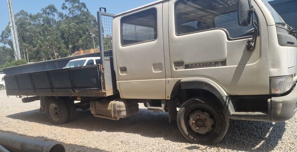 Nissan Cabstar 3.0 cabine dupla - Ano 2001