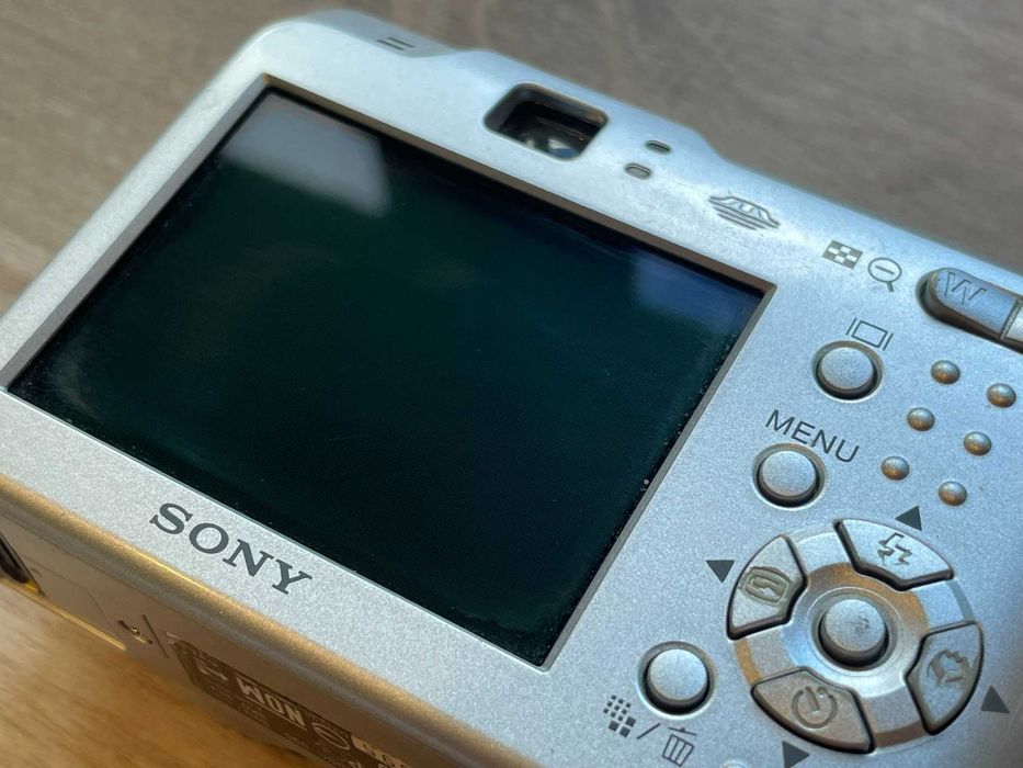 Aparat Cyfrowy Sony Cyber-shot DSC-S90 na baterie AA Srebrny vintage y2k