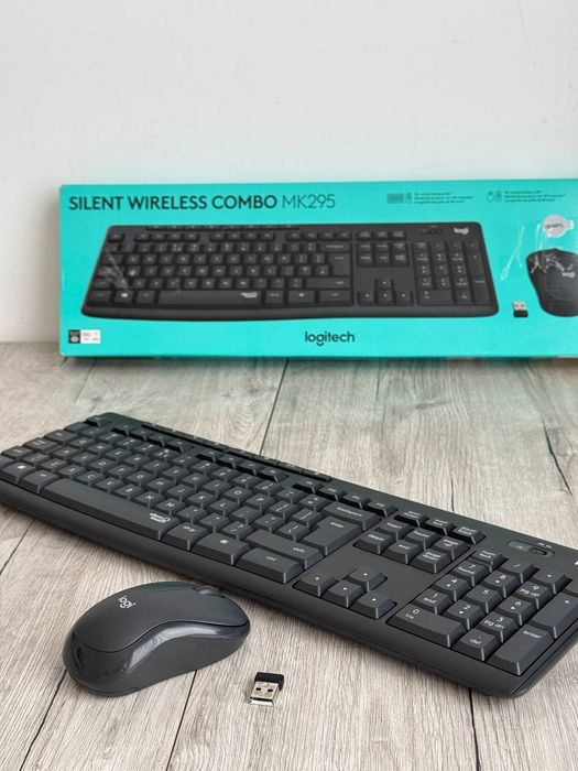 Комплект (клавіатура, миша) Logitech MK295 Wireless Combo Black NL