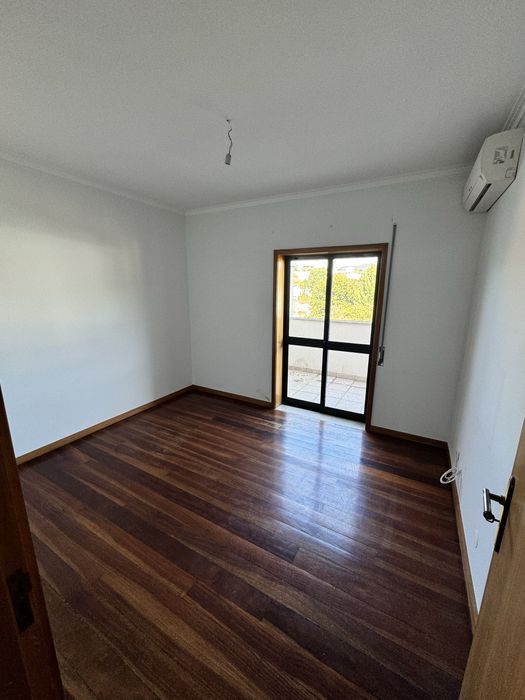 Apartamento T2 c/ Garagem