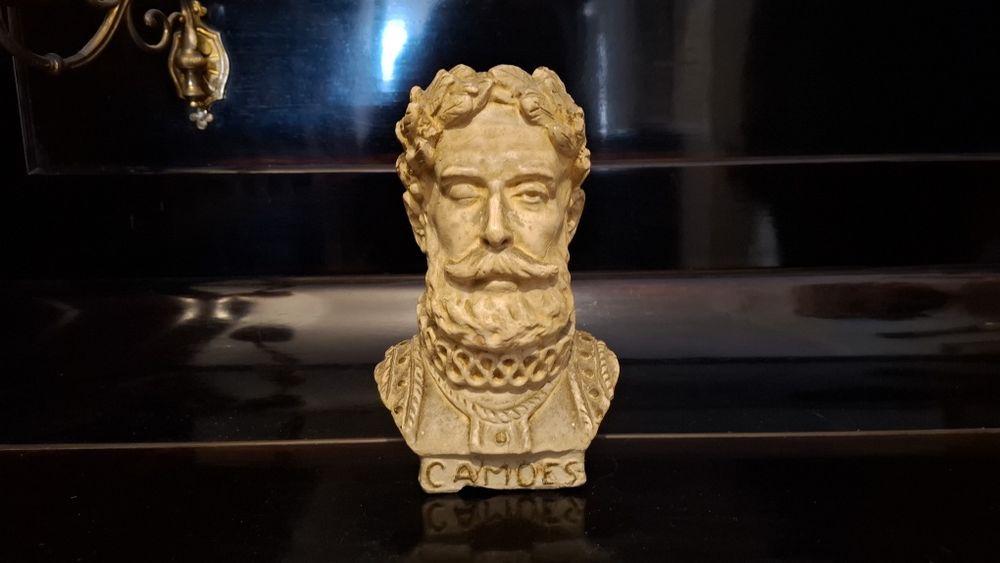 Busto de Luis de Camões