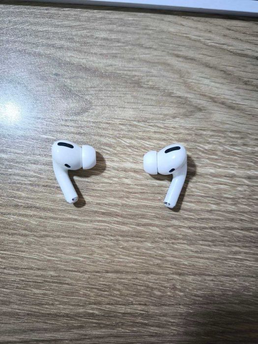 Бездротові Apple AirPods Pro with MagSafe Charging Case (MLWK3AM/A)