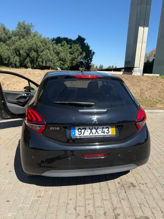 Peugeot 208 1.2 Puretech Signature foto 2