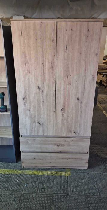 Praktyczna i pojemna szafa 90 cm szerokości