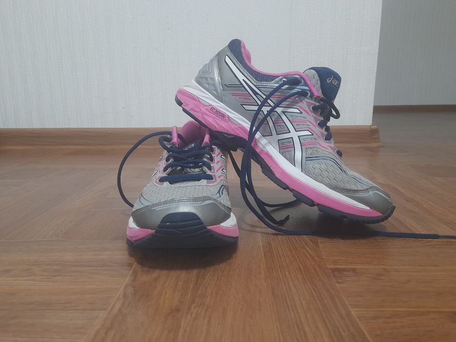 Кросівки жіночі , ASICS..
