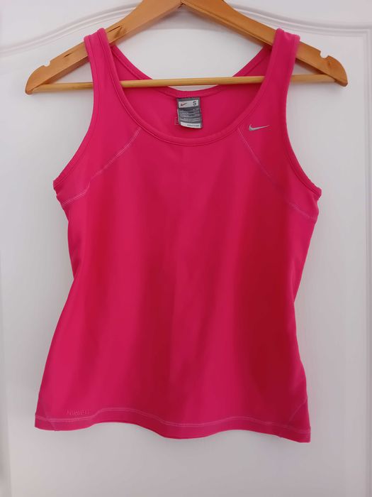 Różowa koszulka sportowa Nike 36
