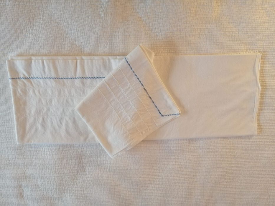 2 Lençóis antigos com 4 fronhas cama solteiro
