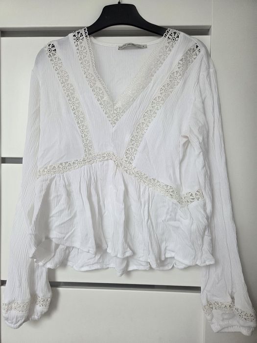 Kremowa bluzeczka z koronka