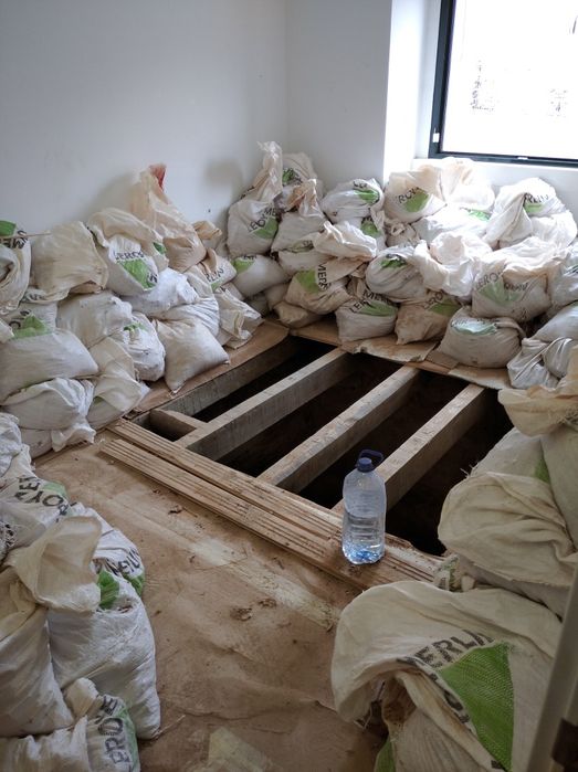 Remoção de entulhos, demolição e móveis lixo e sucata