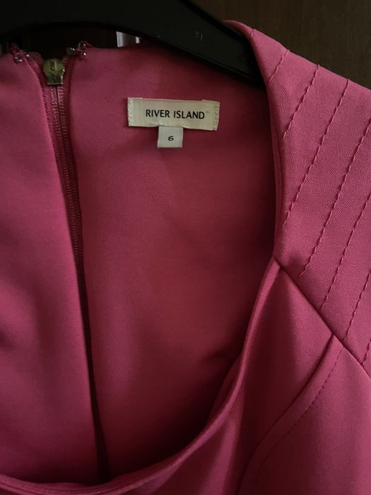 Розовое платье River Island