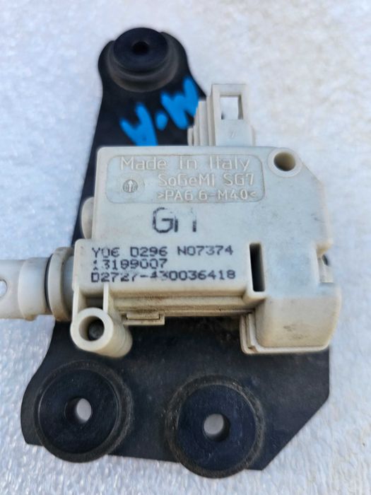 Siłownik Zamka Klapy Tył Opel Meriva A