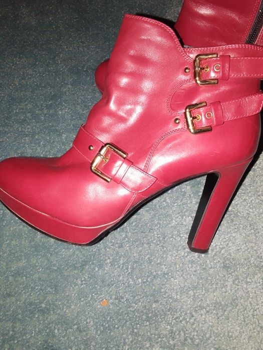 Botki na obcasie Russell &Bromley