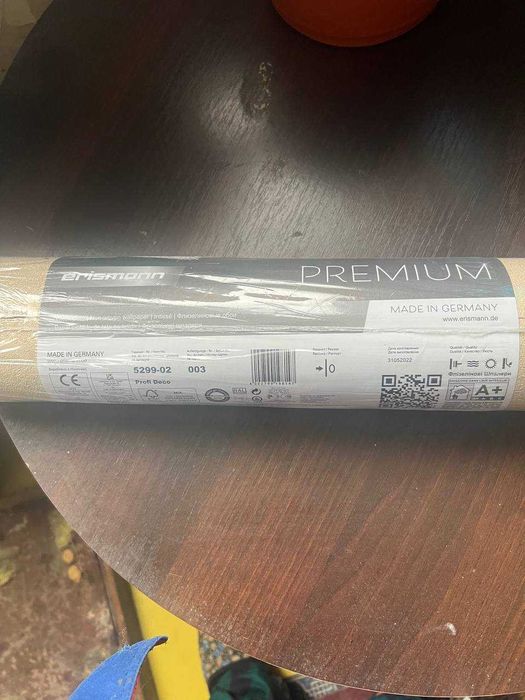 Продам шпалери.Залишок 4 рулона по 1м.06см по 200грн.