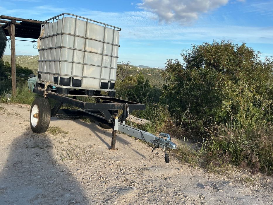 Reboque - transportar a água do poço