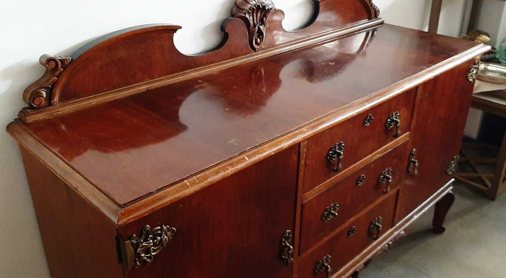 Aparador em madeira exótica