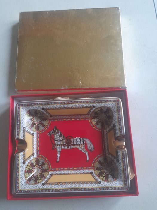 Элитная  пепельница.