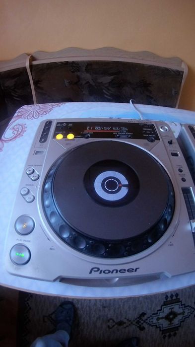 Sprzedam dwa odtwarzacze DJ CDJ-800MK2