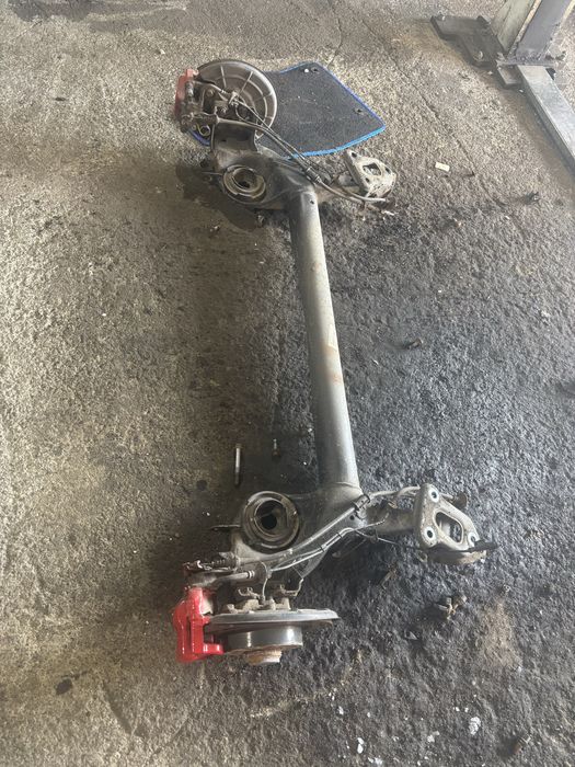 Opel Corsa E OPC 1.6 turbo belka zawieszenia kompletna piasty piasta